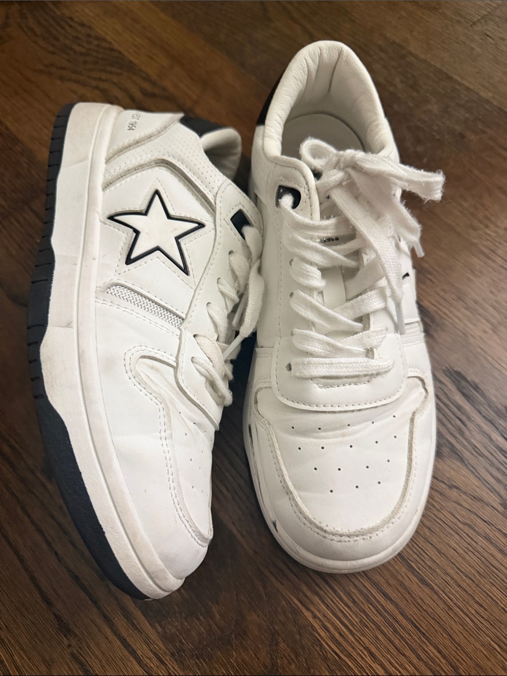 Vintage havana White Low-Top Star Accent Sneakers